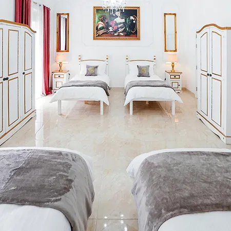 Nobilis Boutique Living 게스트하우스 4*